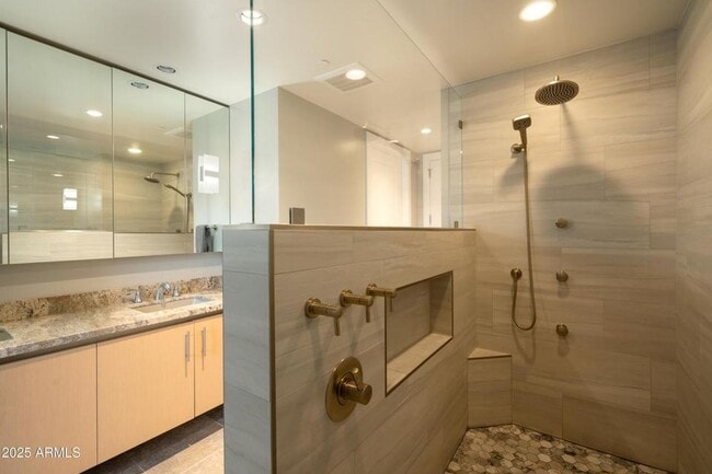 Building Photo - 2 Bedroom 2 Bathroom BRIDGEVIEW AT HAYDEN FERRY LAKESIDE CONDOMINIUM