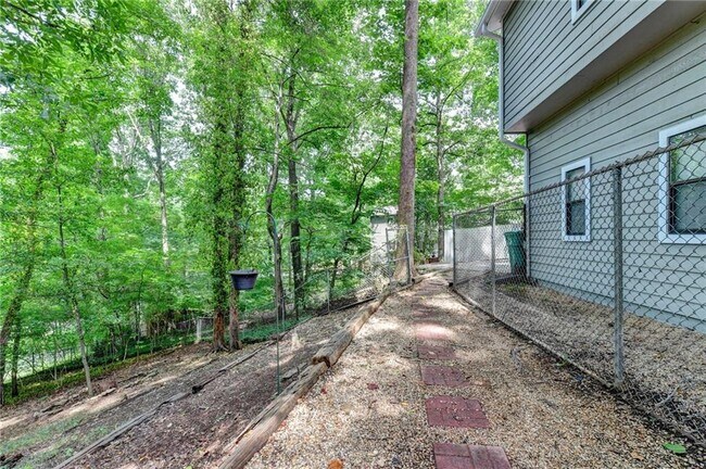 Building Photo - 5100 Forest Mist Dr