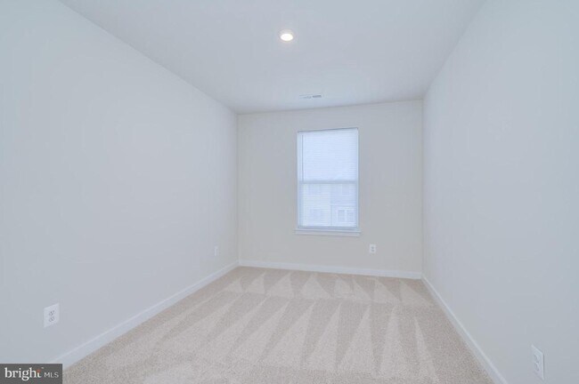 Building Photo - 14 Trotting Rd