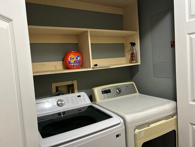 Building Photo - 113 Manor Row