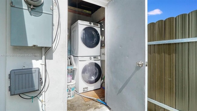 Building Photo - 6408 Grant Ct