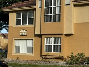 Building Photo - 4847 Via Palm Lakes