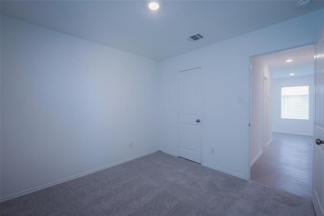 Building Photo - 308 Cowpoke Dr