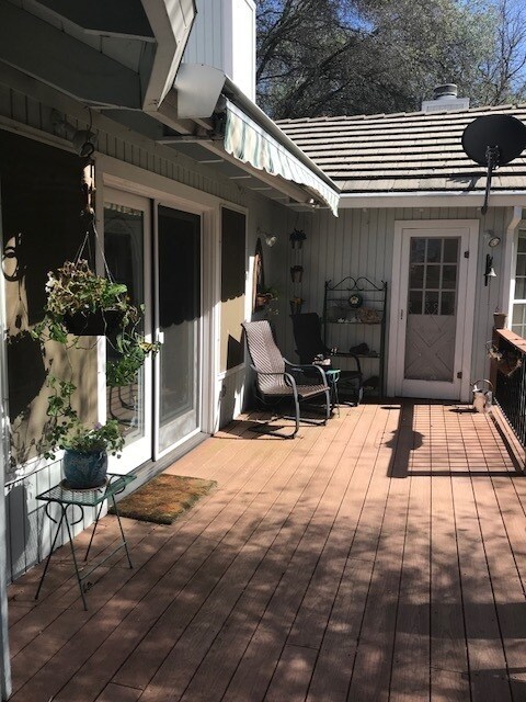 Building Photo - Beautiful Lake Wildwood Home with private back yard.