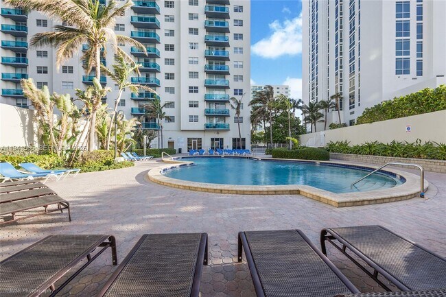 Building Photo - 4001 S Ocean Dr