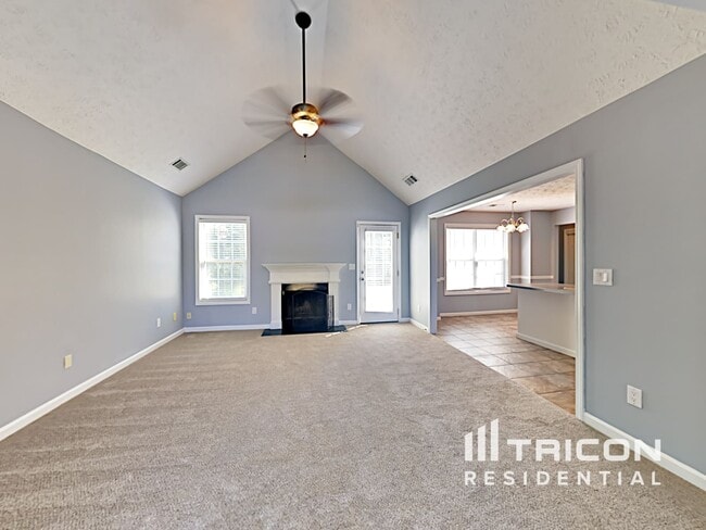Building Photo - 2051 Meadowglen Ln