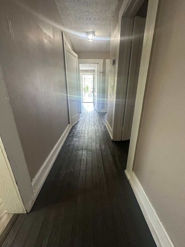 Building Photo - 3 Bed/1 Bath House