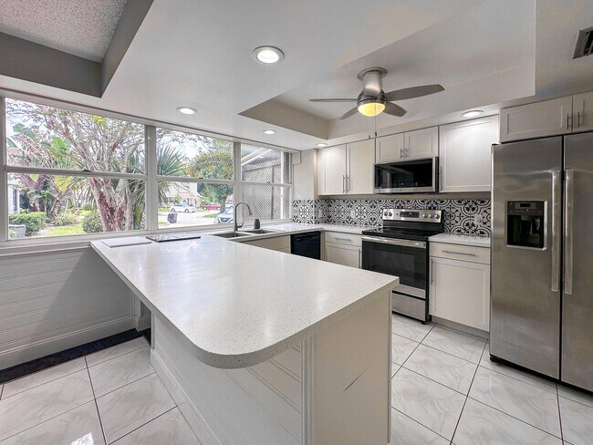 Building Photo - 3662 SW Sunset Trace Cir
