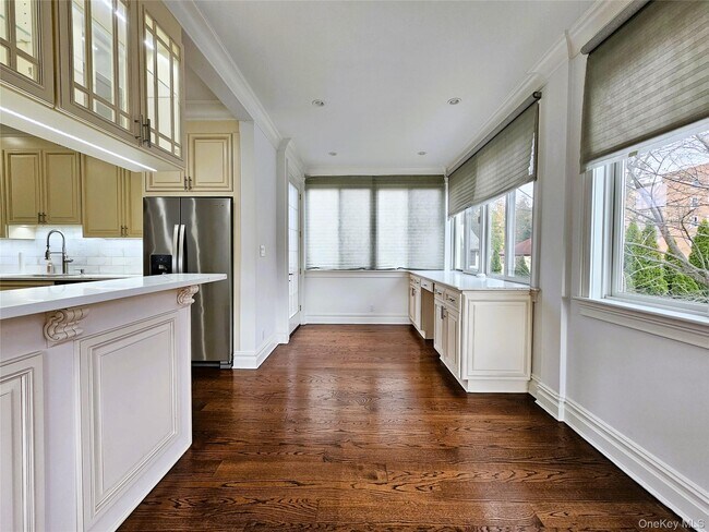 Building Photo - 49 Greenridge Ave