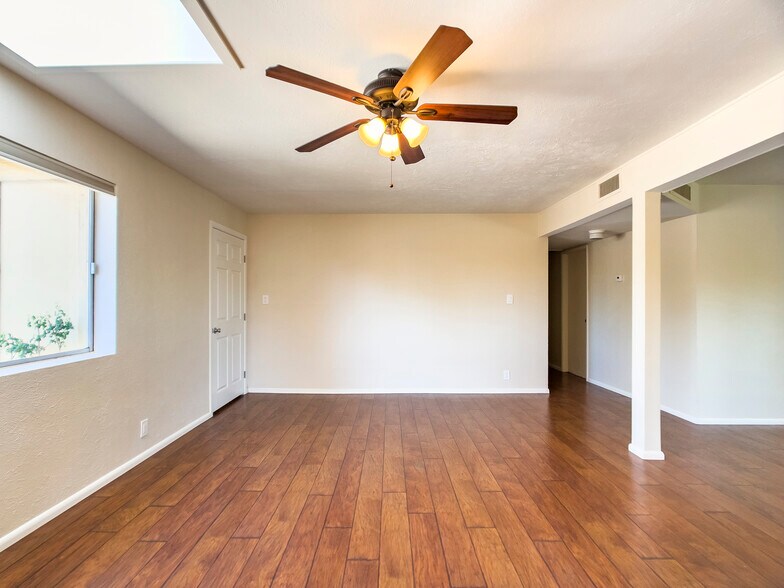 Building Photo - 1913 E El Parque Dr