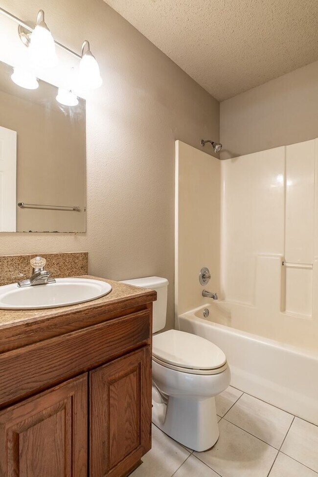 Building Photo - 572 Dockery Ln