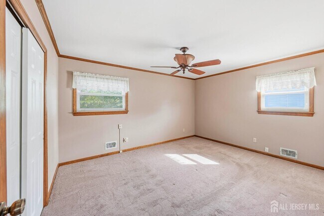 Building Photo - 62 Pinho Ave