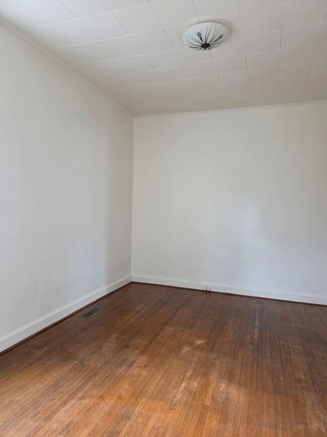 Building Photo - 503 Carlisle Ave