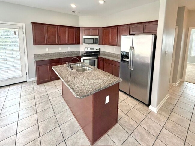 Building Photo - 150 Clay Hills Dr