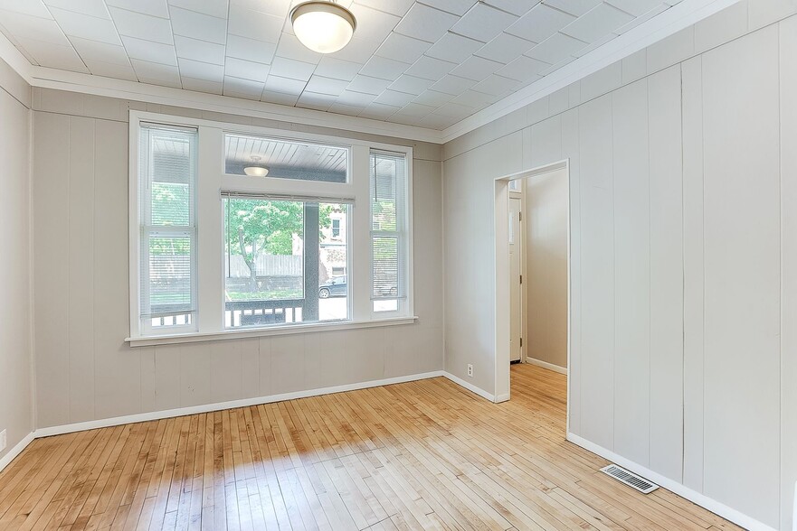 Living room - 1224 7th St W