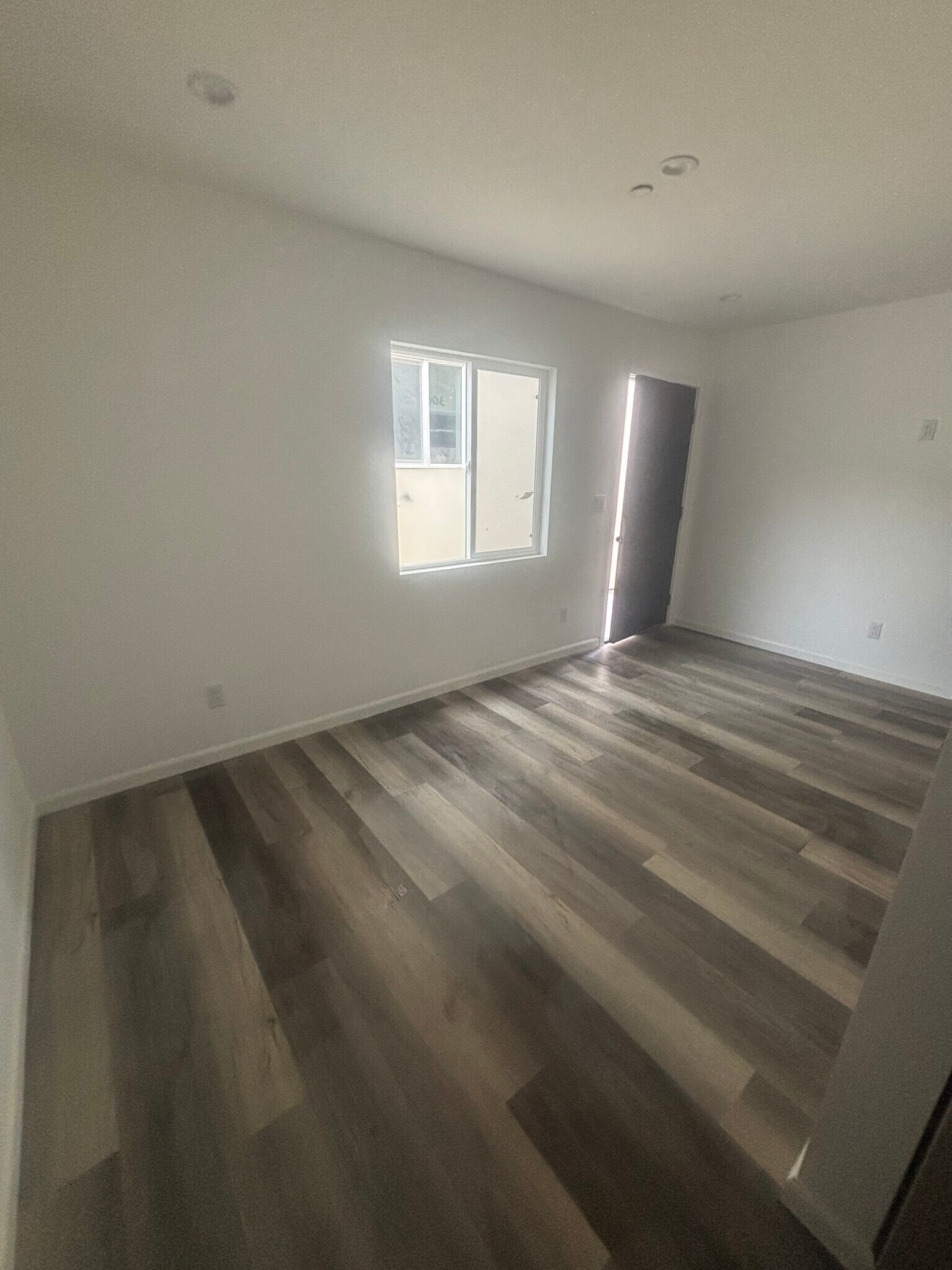 Building Photo - 3006 S Palm Grove Ave