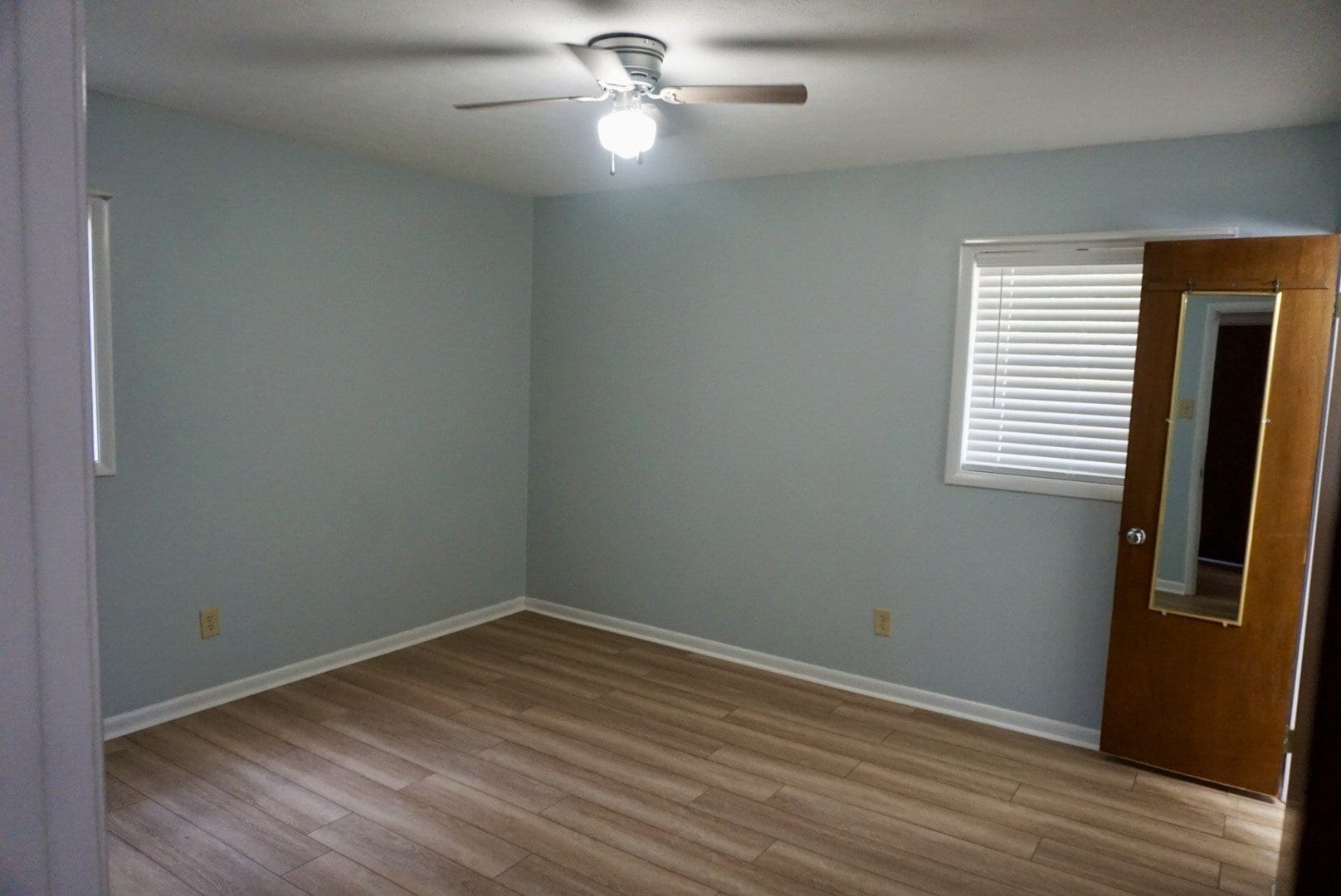 Building Photo - 215 Cardinal Ln