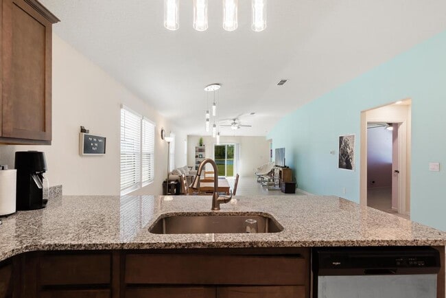 Building Photo - 86186 Mainline Rd