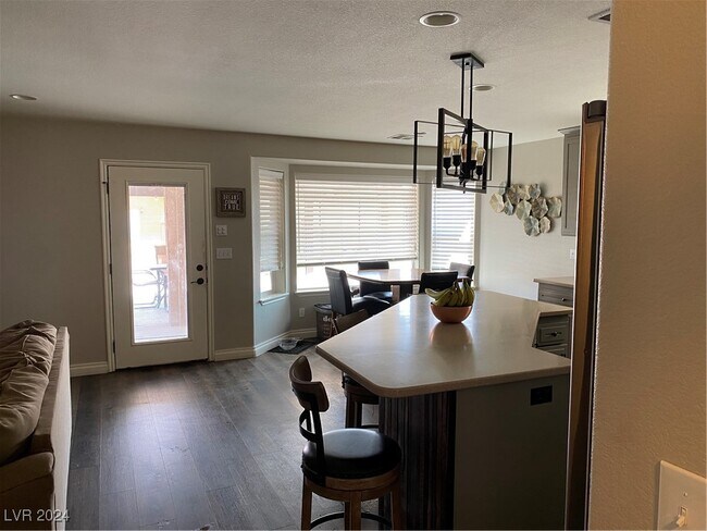 Building Photo - 1005 E McKnight Ave