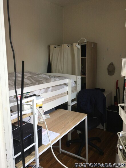 Building Photo - 114 Willow St