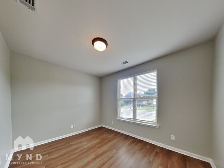 Building Photo - 1192 Washington Dr