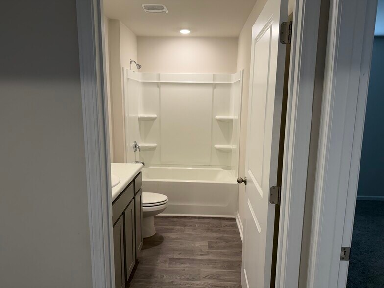 Building Photo - 4735 Cockatoo Dr