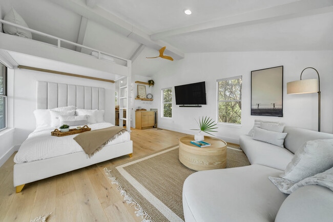 Building Photo - 6296 W County Hwy 30A