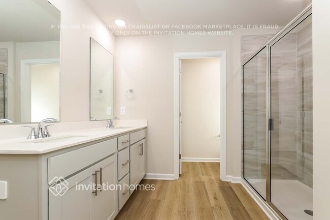 Building Photo - 2221 Cherry Crk Rd