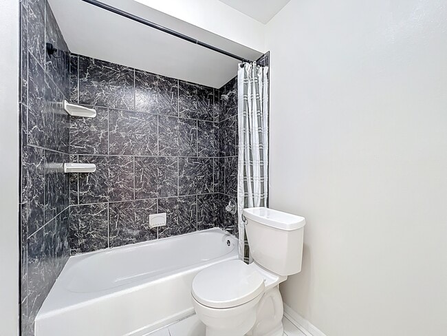 Building Photo - 640 Casa Grande Dr