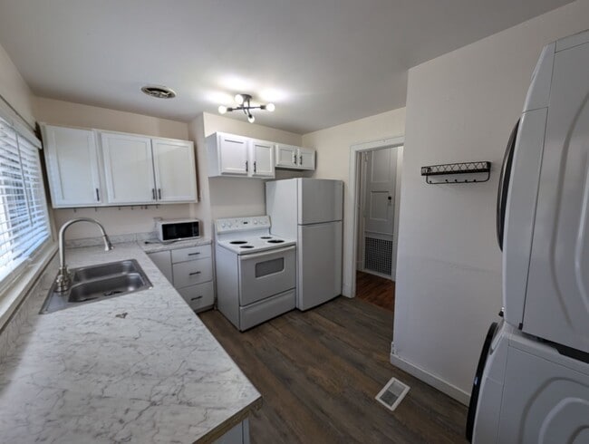 Building Photo - Large Bremerton Original for Rent! Over 23...