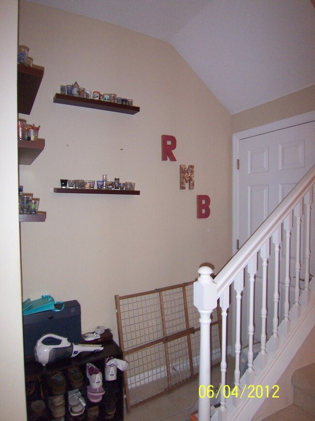 Building Photo - Gorgeous Oviedo Townhome