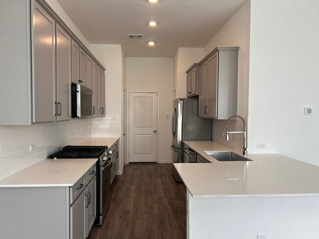 Building Photo - 5406 Holly Hvn Ct