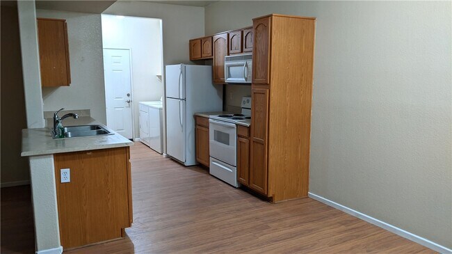 Building Photo - 41410 Juniper St