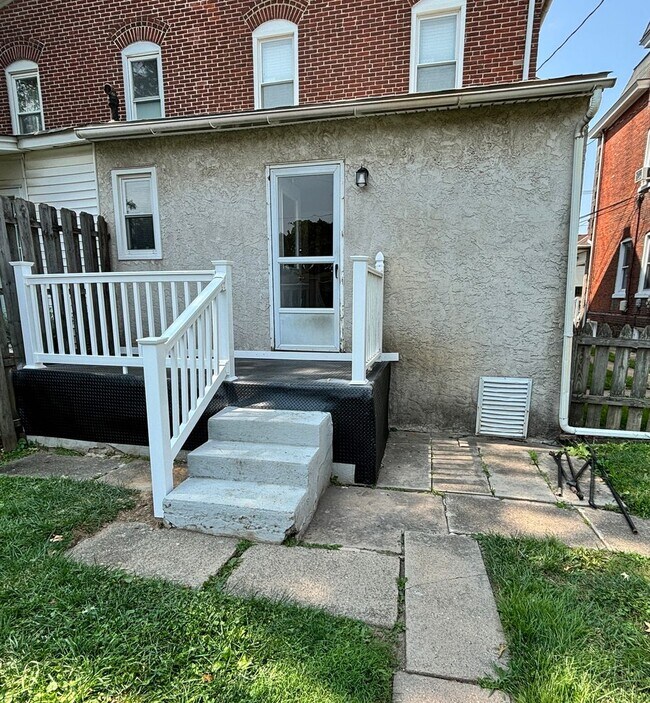 Building Photo - 531 Walnut St
