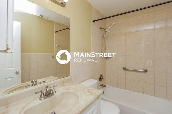 Building Photo - 3 Bedroom Pet-Friendly Home in Lakeland, FL with Main Street Renewal