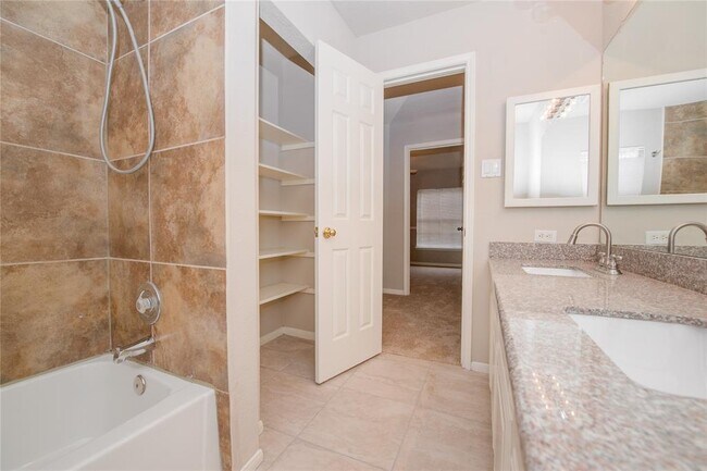 Building Photo - 3423 Hidden Creek Dr