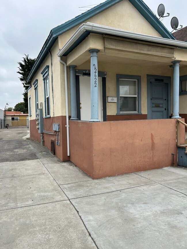 Primary Photo - Hayward One Bedroom Duplex