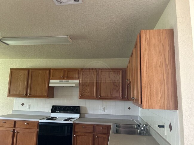 Building Photo - 1600 Dugger Cir