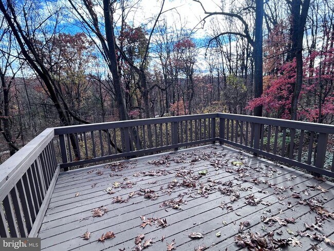 Building Photo - 132 Pinecrest Ln