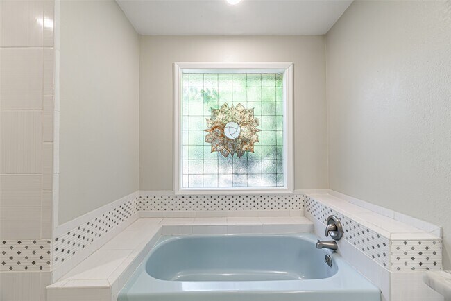 Building Photo - 102 Butlers Ct