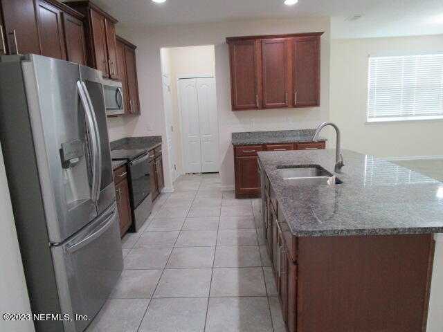 Building Photo - 742 Northside Dr S