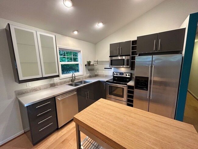 Building Photo - East Asheville - Contemporary Bungalow