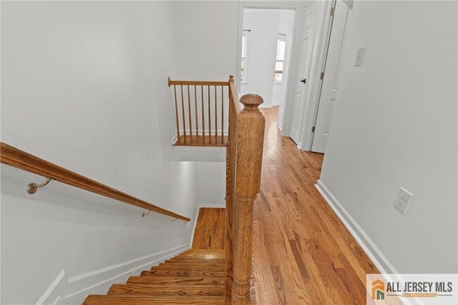 Building Photo - 362 1/2-362 New St