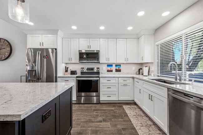 Building Photo - 7340 N Vía Camello Del Norte