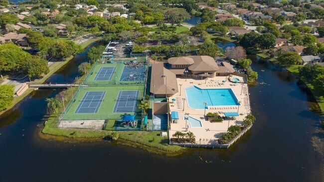 Building Photo - 2358 NW 37th Ave