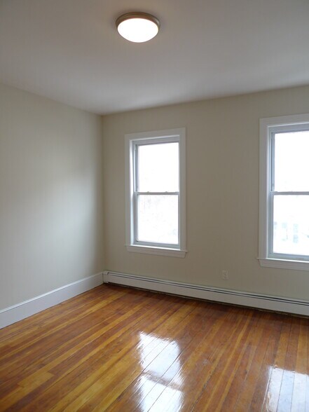 Building Photo - 12 Wensley St