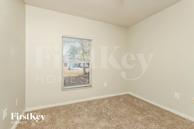 Building Photo - 1201 Schumann Dr