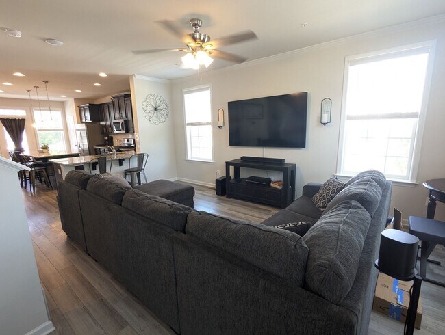 Building Photo - END UNIT newer build in ideal Frederick lo...
