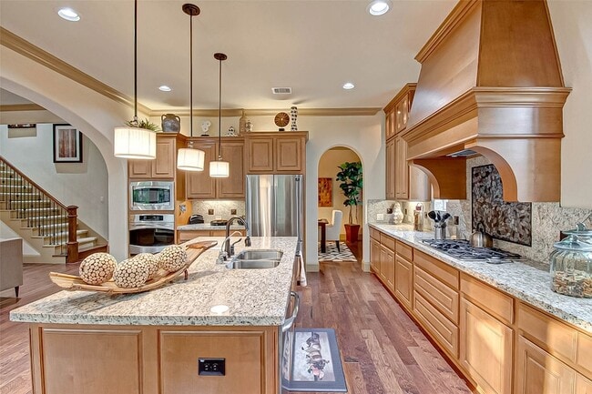 Building Photo - 7 Shearling Ct