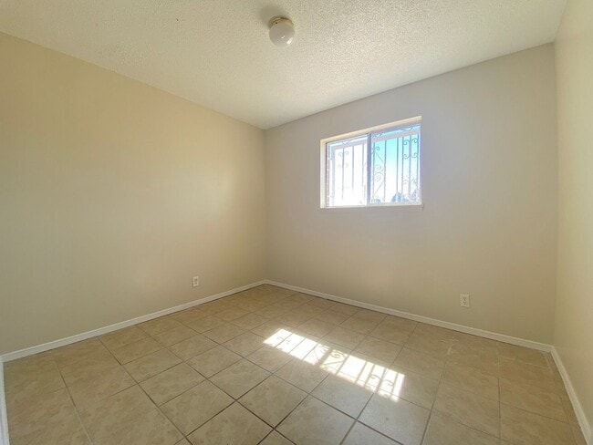 Building Photo - Northeast El Paso 3 bed with Refrig A/C